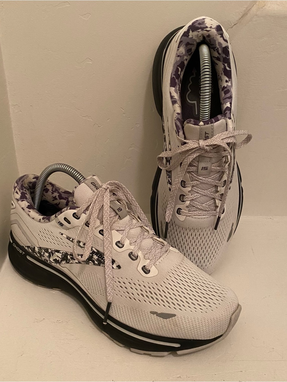 Brooks Ghost 15 Running Shoes Womens Size 9 M White Grey Camo 1203801B149 - Picture 2 of 7